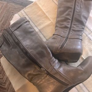 Bass-Sylvia size 7m boots with zipper